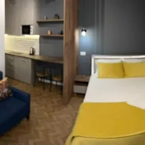 Alloggio in famiglia Florent's Superb Studio, Free Parking & Garden!!, Tirana
